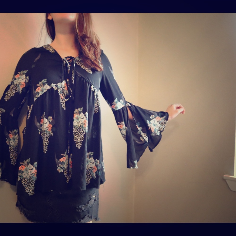 Country chic blouse with playful sleeves